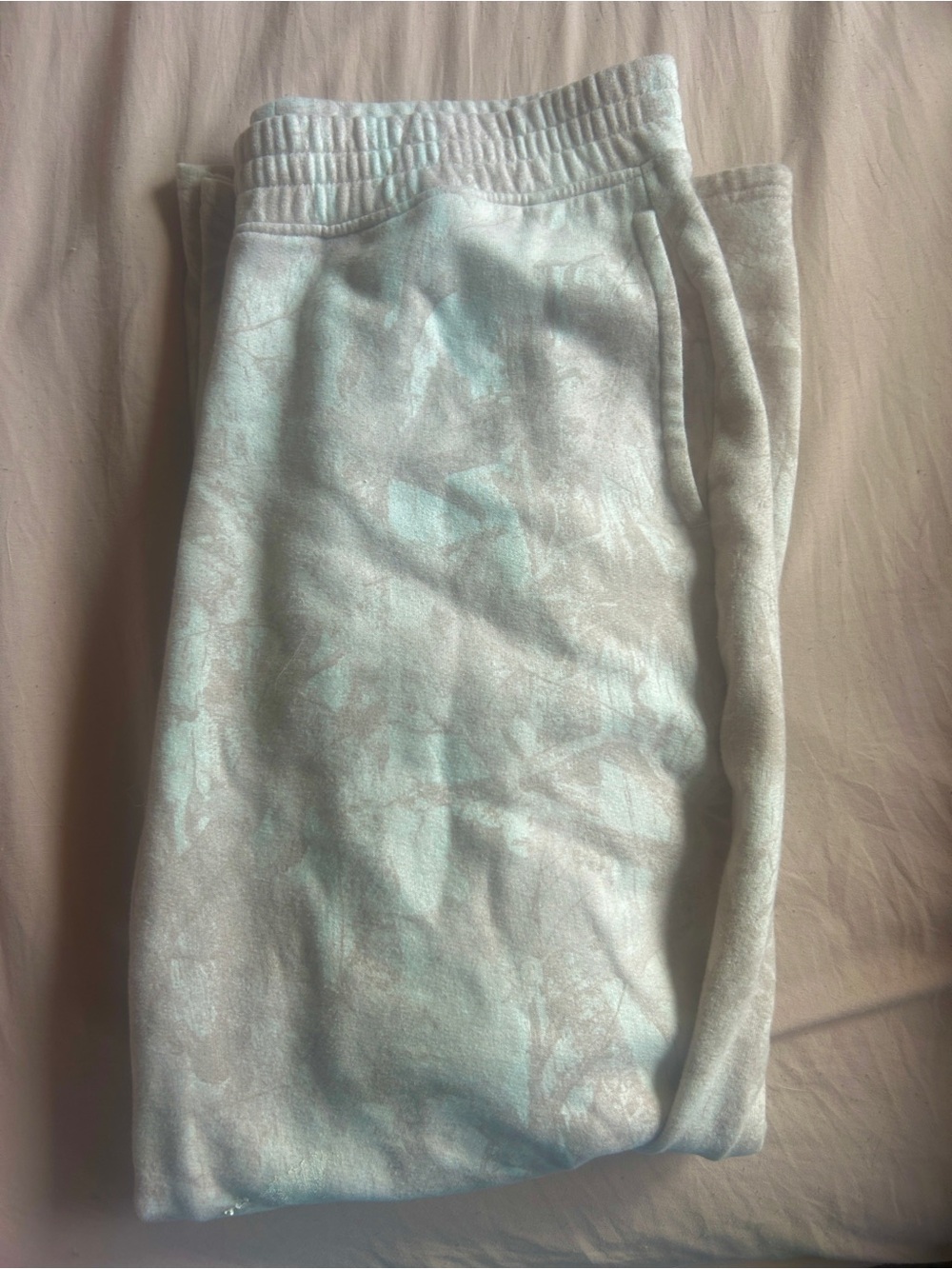 Women’s Hollister, pink camo Sweatpants